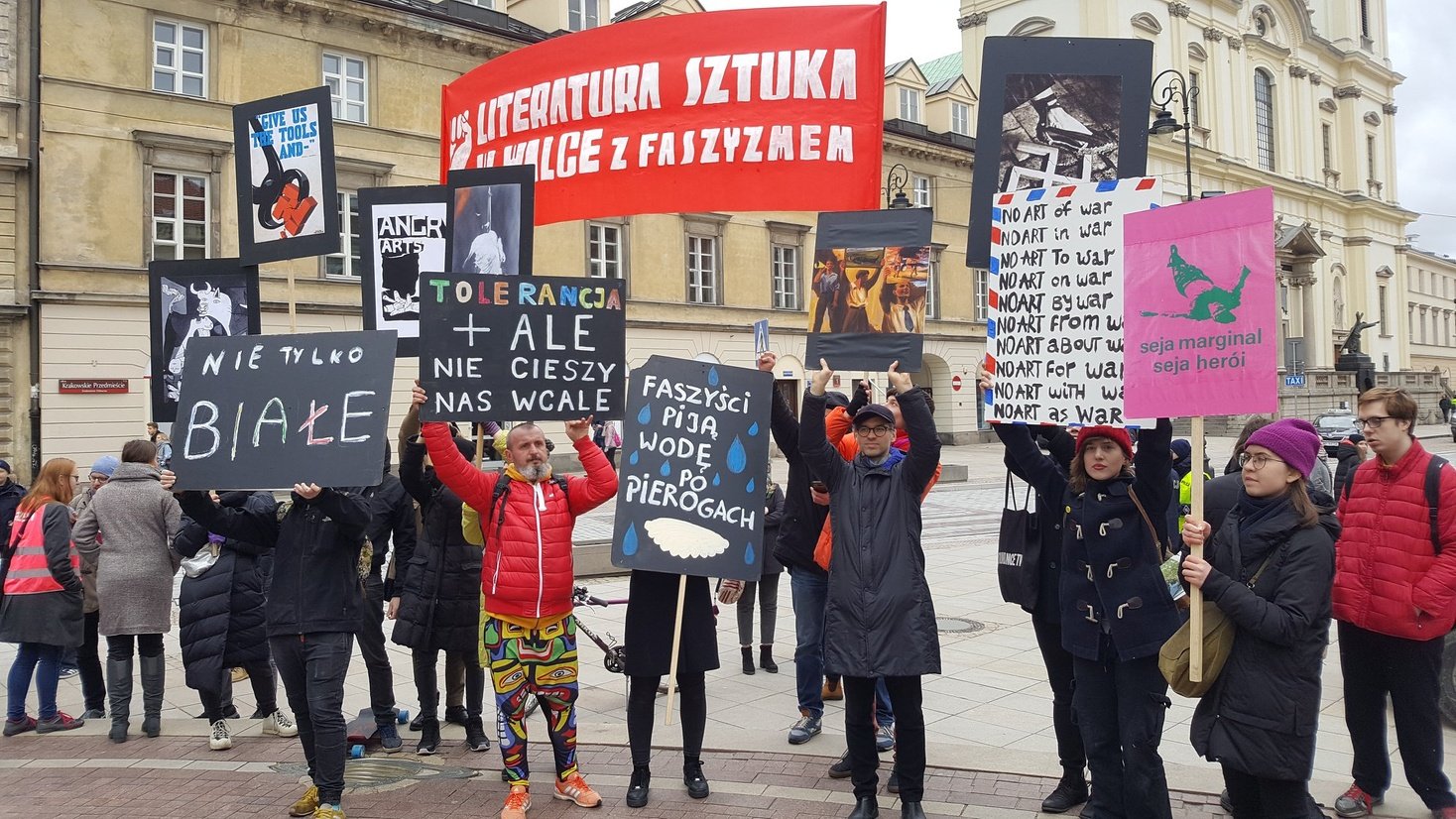 Demonstration of paintings, 2019, photo Kuba Szreder  (5).jpg