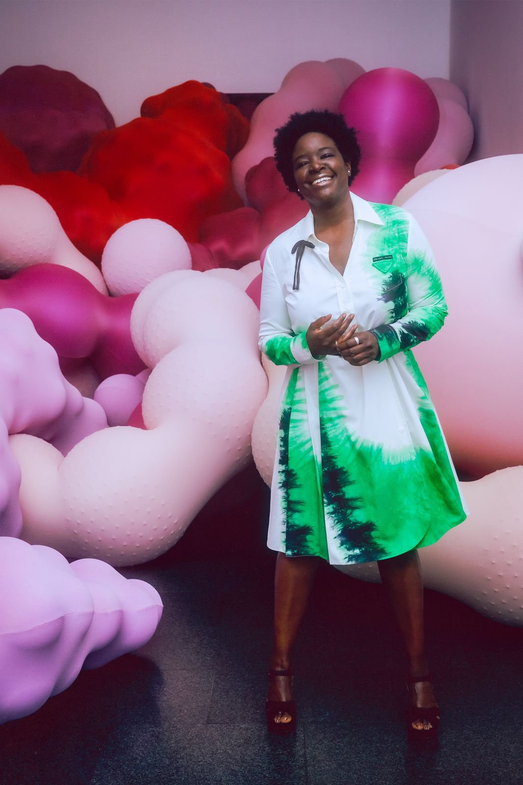 Dyangani Ose, Elvira