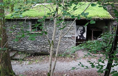 Kurt Schwitters settled in the Lake District in 1945, where he recreated the Merzbau.webp