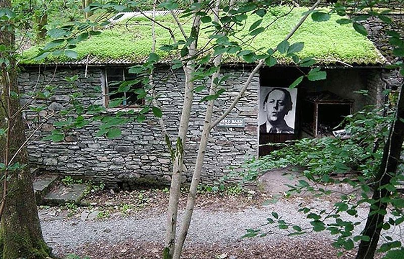 Kurt Schwitters settled in the Lake District in 1945, where he recreated the Merzbau.webp